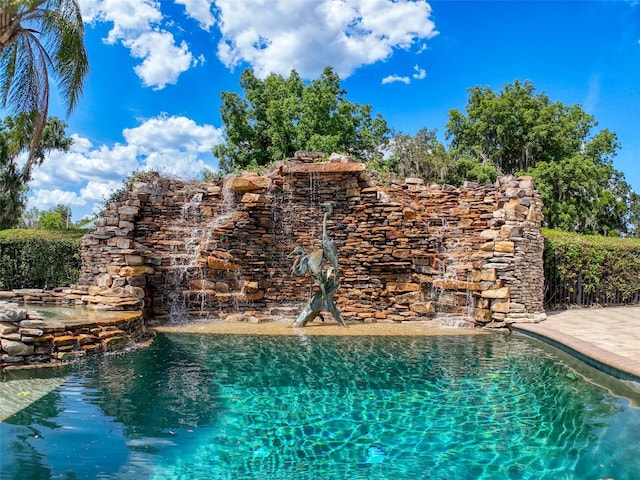 view of swimming pool
