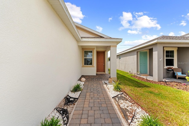 11819 Brighton Knoll Loop, Riverview, FL 33579 - property entrance with stucco siding and a yard
