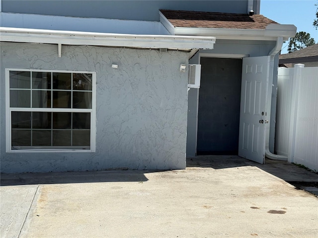 entrance to property with fence