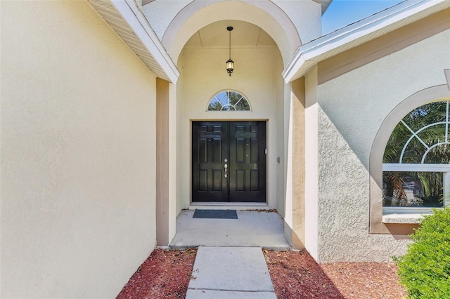 property entrance featuring stucco siding