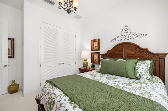 carpeted bedroom featuring a chandelier, visible vents, and a closet