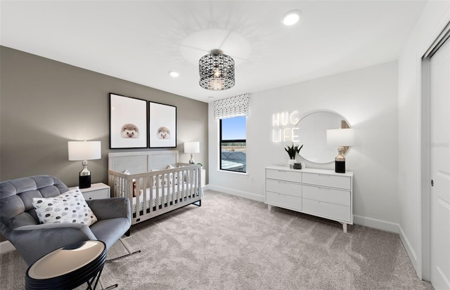 carpeted bedroom featuring recessed lighting, baseboards, and a closet