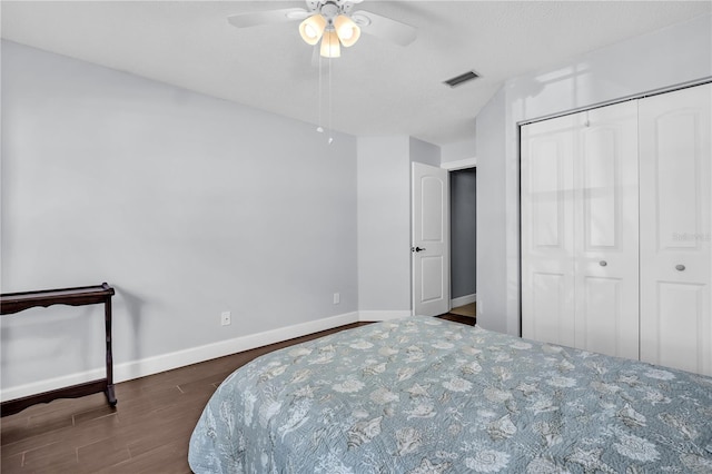 1424 Ridge Shore Dr, Tarpon Springs, FL 34689 - bedroom with wood finished floors, a closet, and a ceiling fan