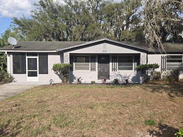 917 Adamson Ct, Lake Alfred, FL 33850 - view of front of home with a front yard and a shingled roof