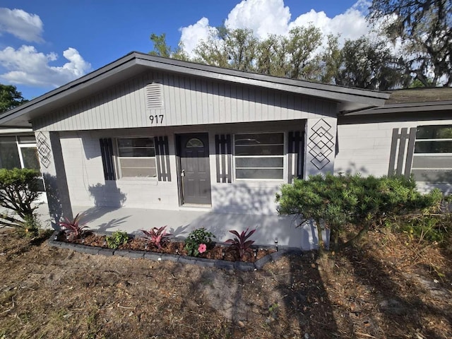 917 Adamson Ct, Lake Alfred, FL 33850 - view of front of house with concrete block siding and covered porch