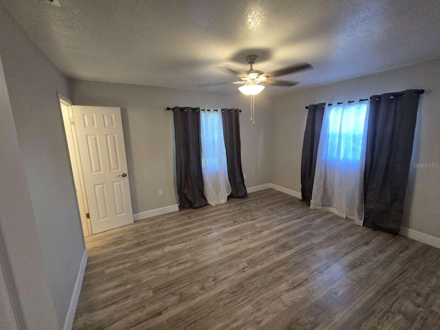 917 Adamson Ct, Lake Alfred, FL 33850 - spare room with a textured ceiling, a ceiling fan, and wood finished floors