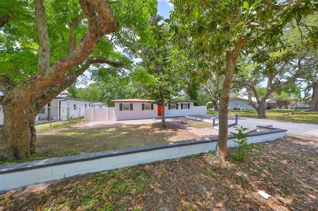 view of front of house with fence