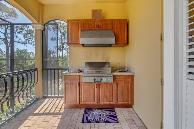 view of patio / terrace featuring a sink, a grill, and area for grilling