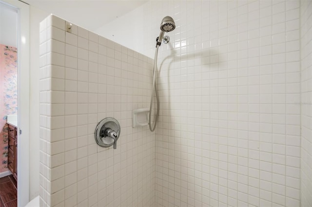 4002 Cypress Ct Unit 4002, Tampa, FL 33618 - bathroom featuring tiled shower