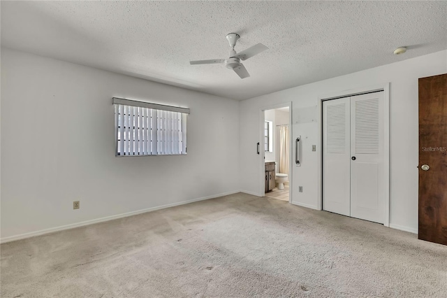 883 N Hollywood Cir, Crystal River, FL 34429 - unfurnished bedroom featuring baseboards, connected bathroom, a textured ceiling, a ceiling fan, and carpet