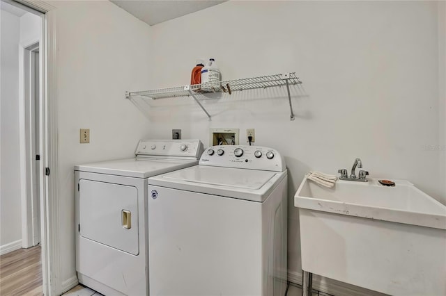 883 N Hollywood Cir, Crystal River, FL 34429 - laundry room featuring laundry area, a sink, baseboards, and washer and dryer