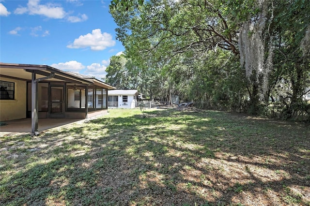883 N Hollywood Cir, Crystal River, FL 34429 - view of yard with fence and a patio area