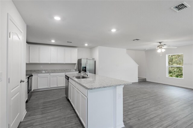 587 Bay Leaf Dr, Poinciana, FL 34759 - kitchen featuring a kitchen island with sink, a ceiling fan, dark wood-style flooring, visible vents, and stainless steel appliances