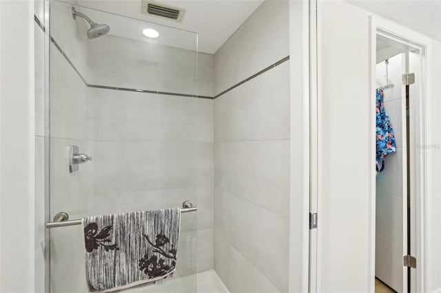 full bath featuring visible vents and a shower stall
