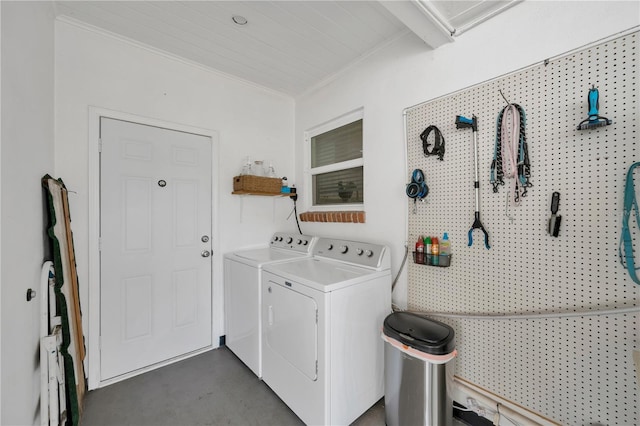 607 Carolyn Dr, Brandon, FL 33510 - laundry room with crown molding, laundry area, and independent washer and dryer