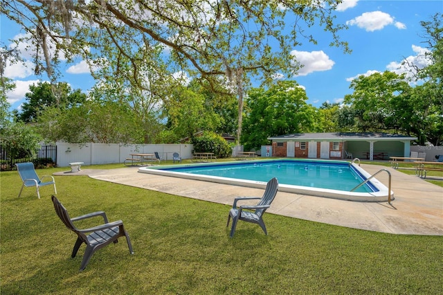 607 Carolyn Dr, Brandon, FL 33510 - community pool featuring a patio area, fence, and a yard