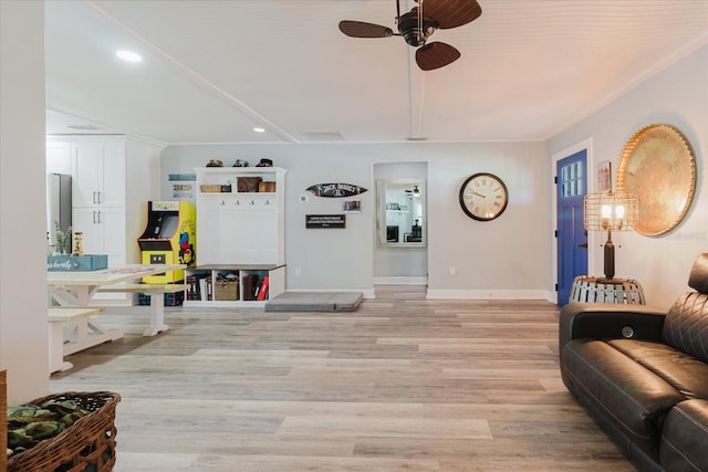 living area featuring baseboards, a ceiling fan, recessed lighting, and light wood-style flooring