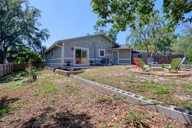 506 Summerwood Ct, Tarpon Springs, FL 34689 - back of house featuring a fenced backyard and a fire pit