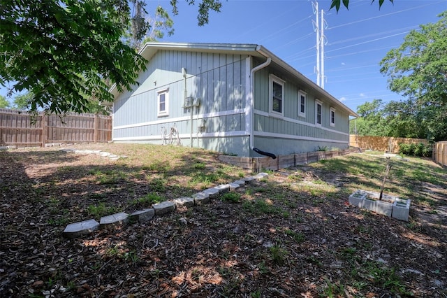 506 Summerwood Ct, Tarpon Springs, FL 34689 - view of side of home with a fenced backyard