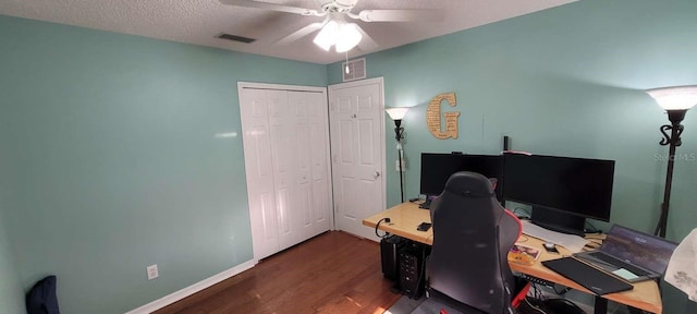 office area with visible vents, a ceiling fan, a textured ceiling, and wood finished floors