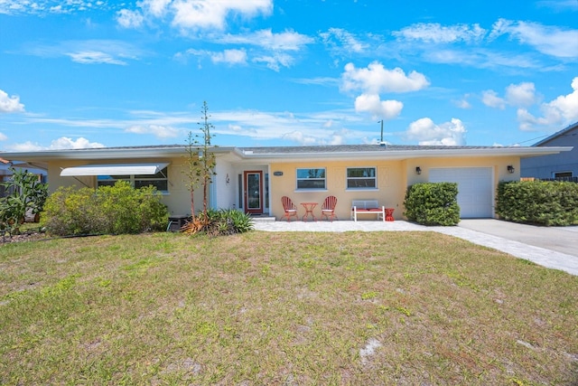 ranch-style home featuring a garage, a front lawn, stucco siding, and driveway