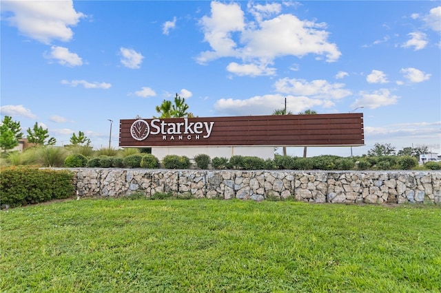 community / neighborhood sign with a yard