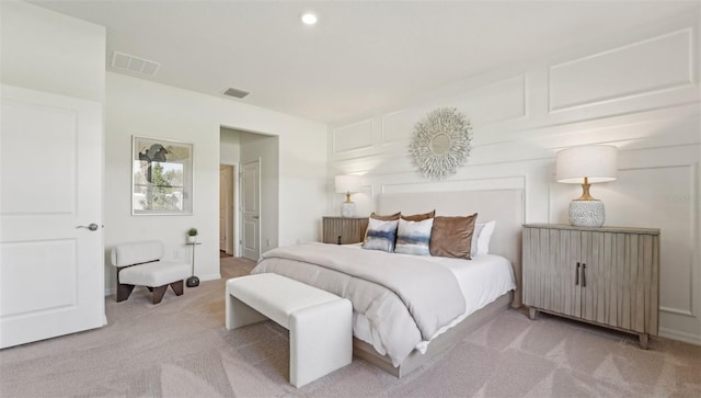 bedroom featuring recessed lighting, visible vents, and light carpet