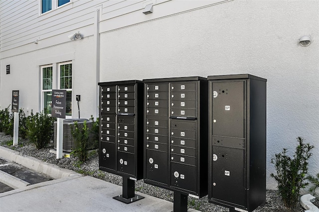 4717 W Mccoy St Unit 2, Tampa, FL 33616 - view of property's community featuring mail area
