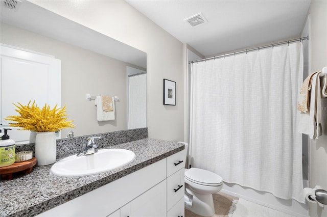 5208 Dandelion St, Apollo Beach, FL 33572 - full bath featuring visible vents, shower / bath combo with shower curtain, toilet, and vanity