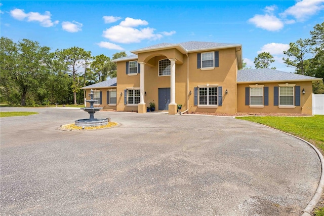 view of front of property featuring stucco siding and driveway
