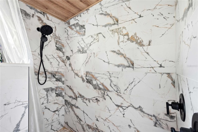 36601 Roberts Rd, Dade City, FL 33525 - interior details featuring tiled shower