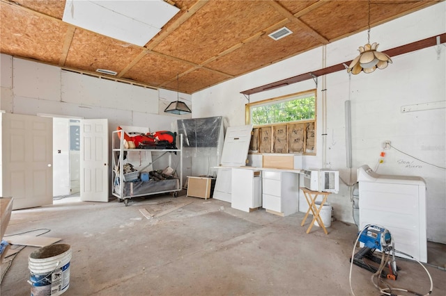 36601 Roberts Rd, Dade City, FL 33525 - interior space featuring visible vents