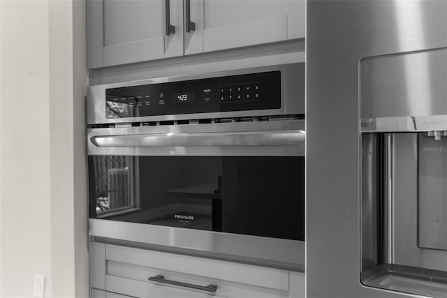 105 E Davis Blvd Unit A, Tampa, FL 33606 - interior details with light countertops and stainless steel oven