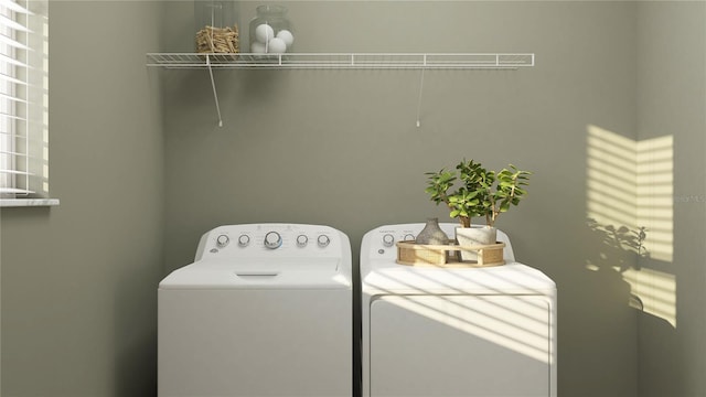 11554 71st Ave E, Palmetto, FL 34221 - laundry area featuring separate washer and dryer and laundry area