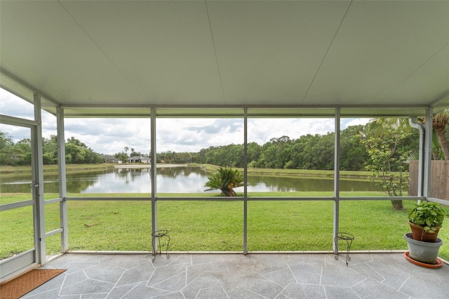 29542 Forest Glen Dr, Wesley Chapel, FL 33543 - unfurnished sunroom featuring a water view