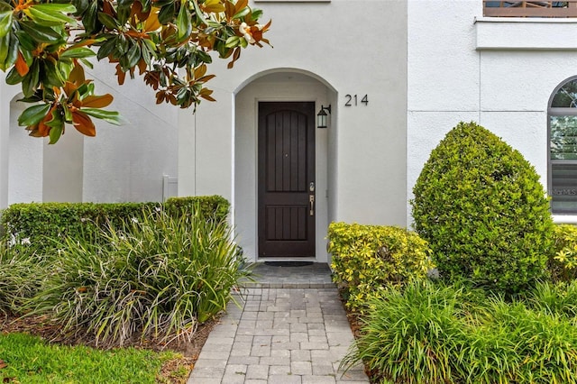 entrance to property featuring stucco siding