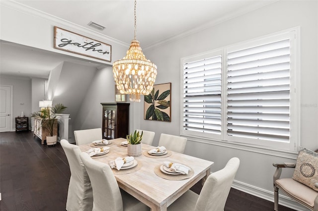 dining space featuring visible vents, crown molding, baseboards, dark wood-style floors, and a notable chandelier