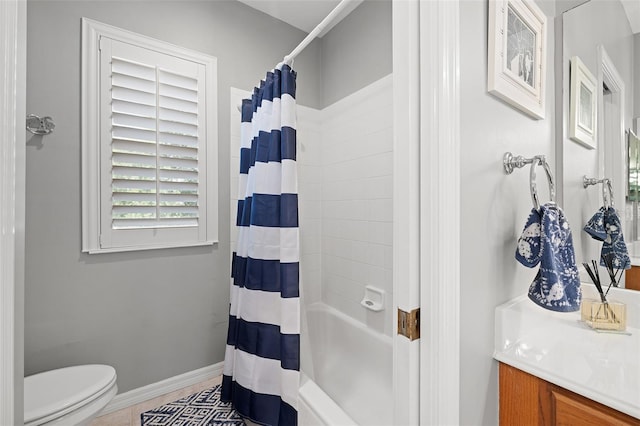 bathroom with vanity, shower / tub combo, baseboards, and toilet
