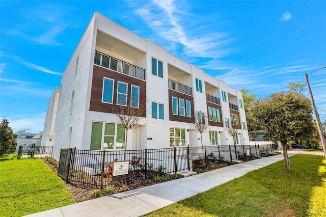 121 E Warren Ave Unit 1, Tampa, FL 33602 - view of building exterior with fence