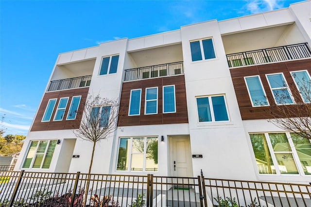121 E Warren Ave Unit 1, Tampa, FL 33602 - view of property with fence