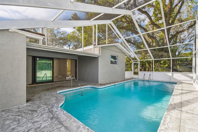 2042 Craft Ln, Sarasota, FL 34239 - outdoor pool featuring a lanai and a patio area