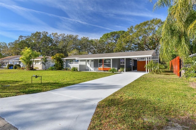 2042 Craft Ln, Sarasota, FL 34239 - ranch-style home featuring driveway, a front yard, and a carport