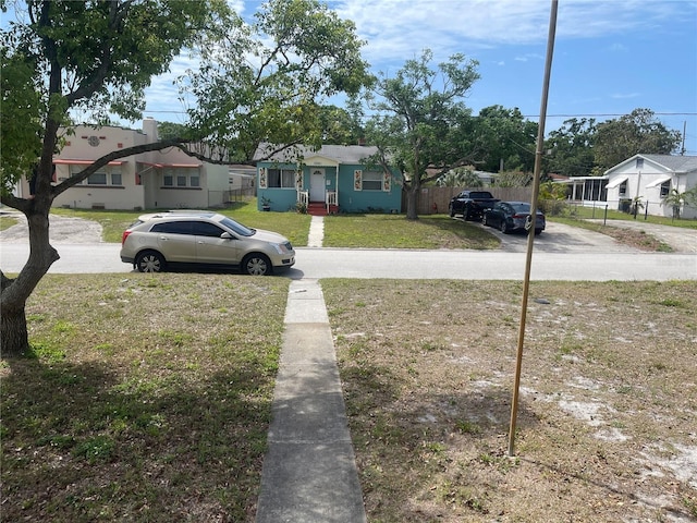 2435 37th Ave N, Saint Petersburg, FL 33713 - view of yard with a residential view