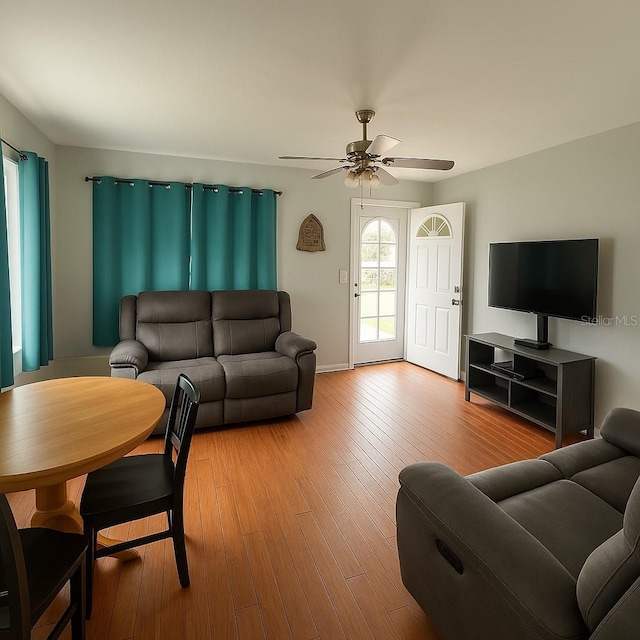 2435 37th Ave N, Saint Petersburg, FL 33713 - living area featuring ceiling fan and hardwood / wood-style floors