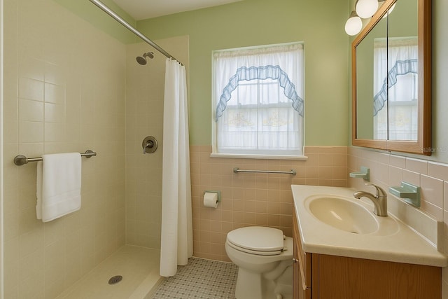 2435 37th Ave N, Saint Petersburg, FL 33713 - bathroom featuring tile walls, vanity, plenty of natural light, a tile shower, and toilet