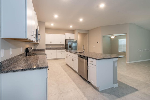 kitchen featuring a sink, stainless steel appliances, a ceiling fan, recessed lighting, and a center island with sink