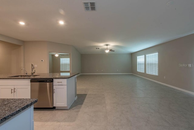 kitchen featuring a sink, stainless steel dishwasher, a ceiling fan, and visible vents