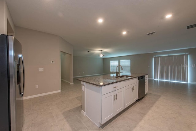 kitchen featuring a sink, a ceiling fan, stainless steel appliances, and visible vents