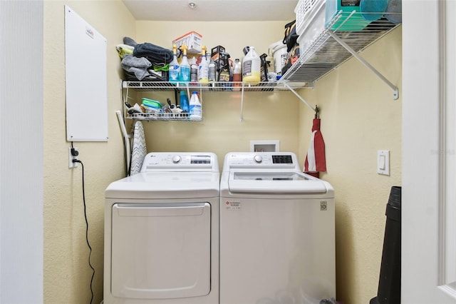 1003 Fairwaycove Ln Unit 103, Bradenton, FL 34212 - laundry room with independent washer and dryer