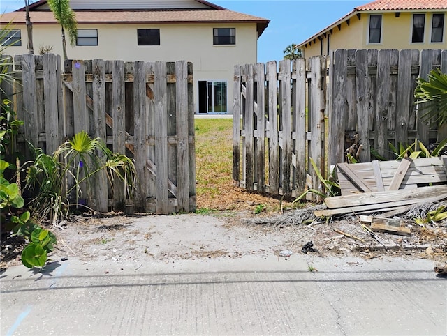 7085 Sunset Dr S Unit A, Saint Petersburg, FL 33707 - view of yard